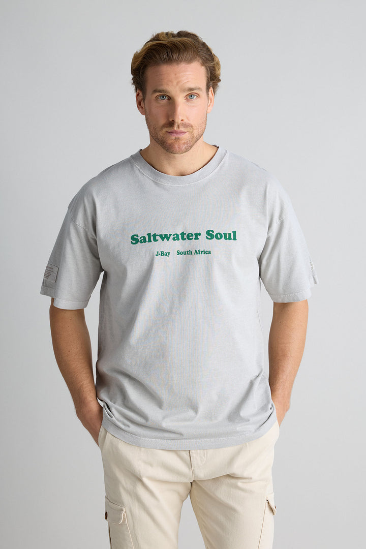 Camiseta Saltwater Soul Verde Sage Desgastado Hombros Oversize