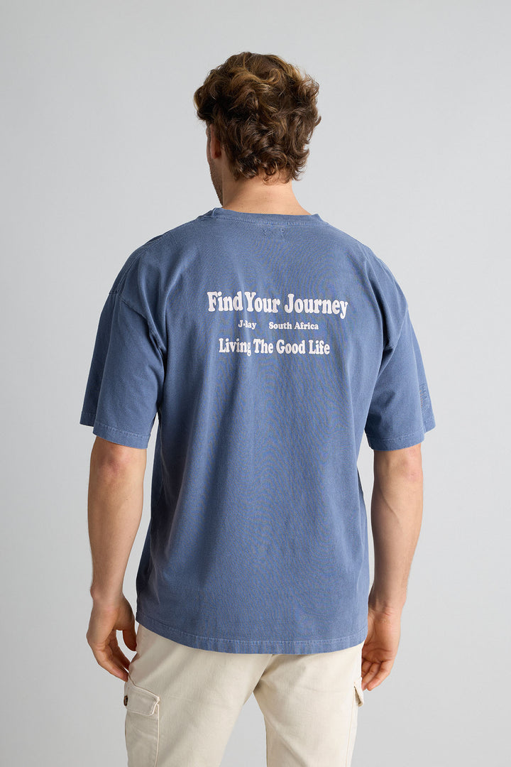 Camiseta Find Your Journey Azul Marino Desgastado Hombros Oversize