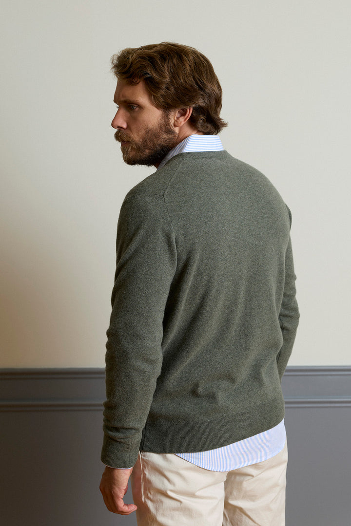 Jersey Cuello Pico Lana Virgen Extrafina Verde Desgastado