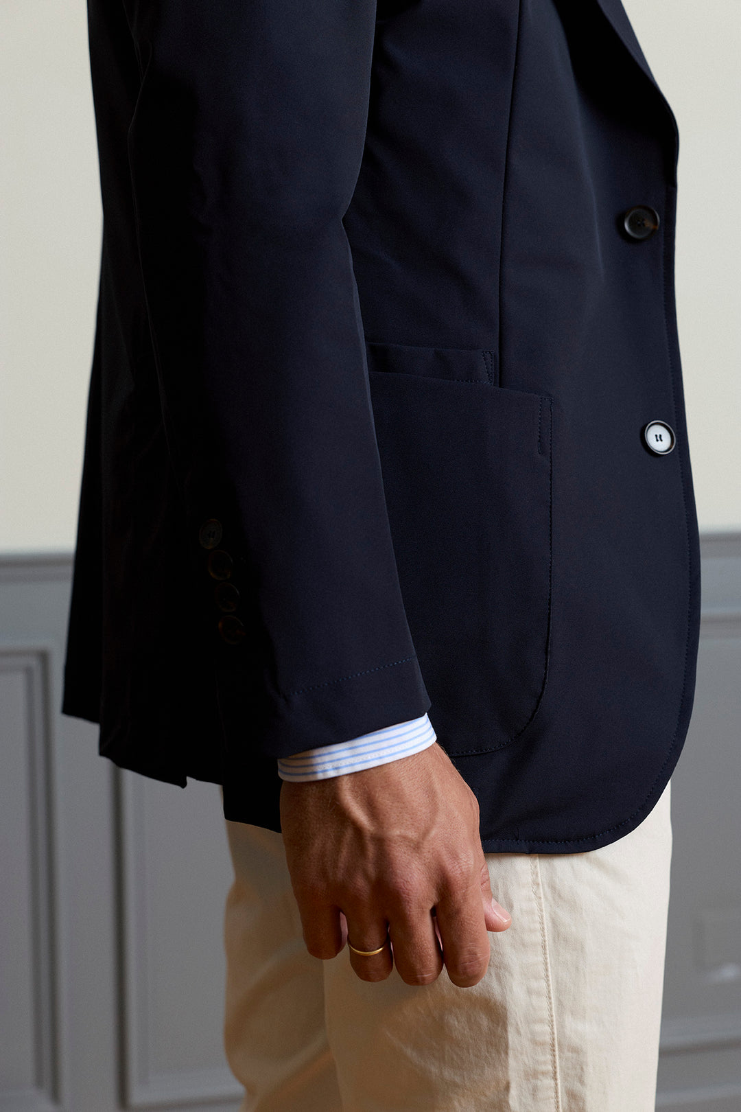 Americana Técnica Azul Marino Solapas 11 cm