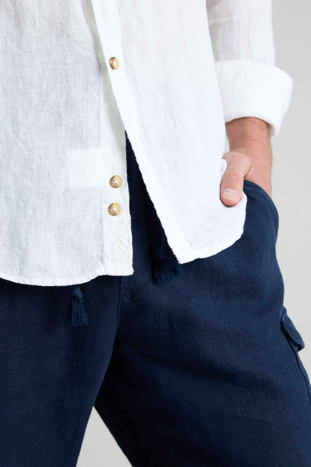 Camisa de linho com gola Mao e botões de chifre em branco