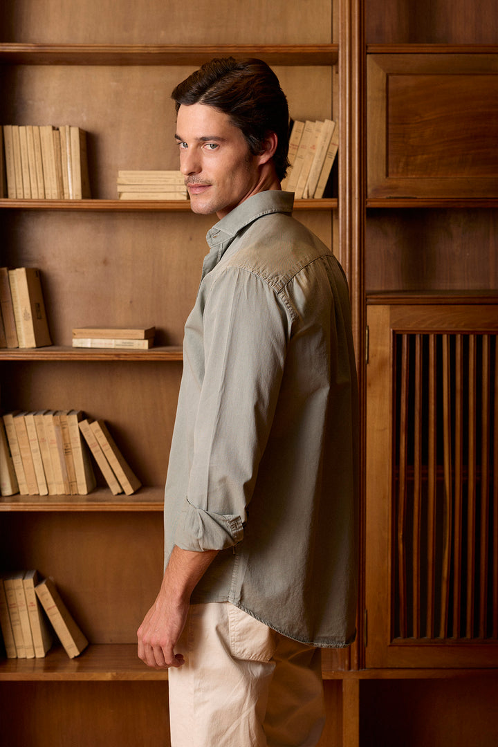 Camisa Sarga Algodón Verde Seco Desgastado Botón Cuerno