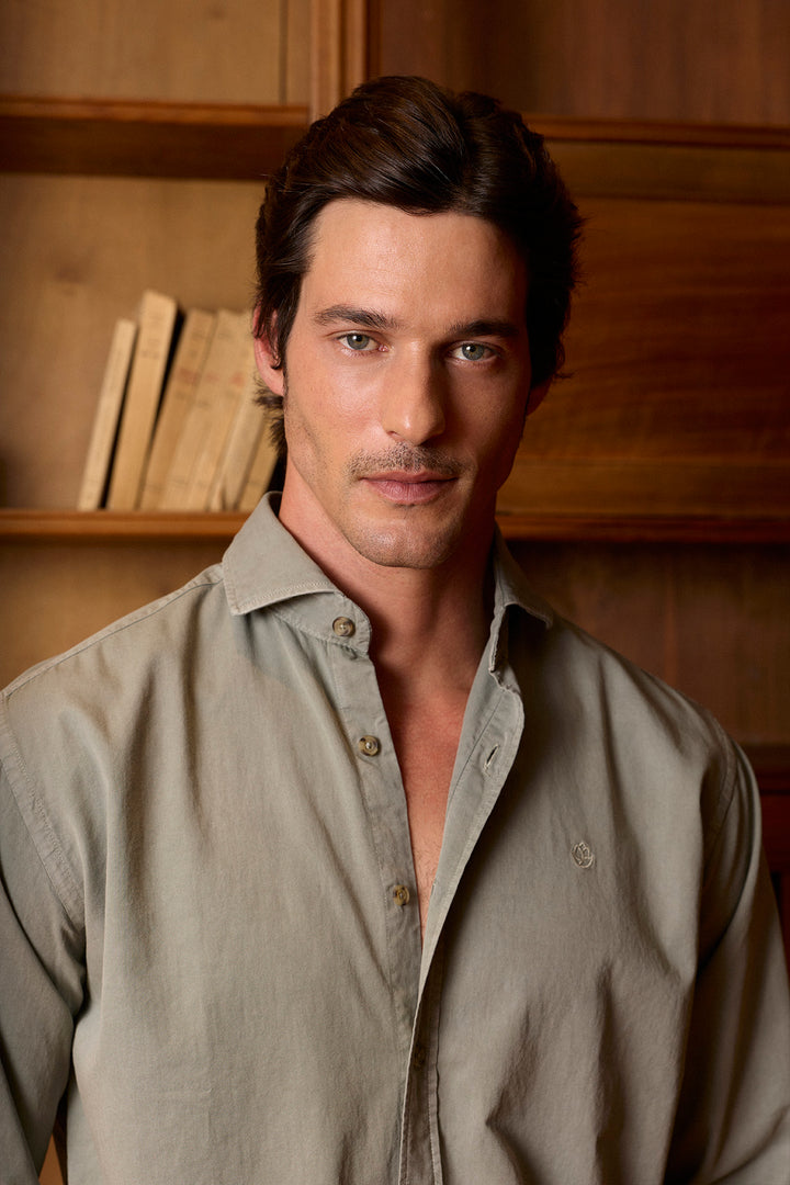 Camisa Sarga Algodón Verde Seco Desgastado Botón Cuerno