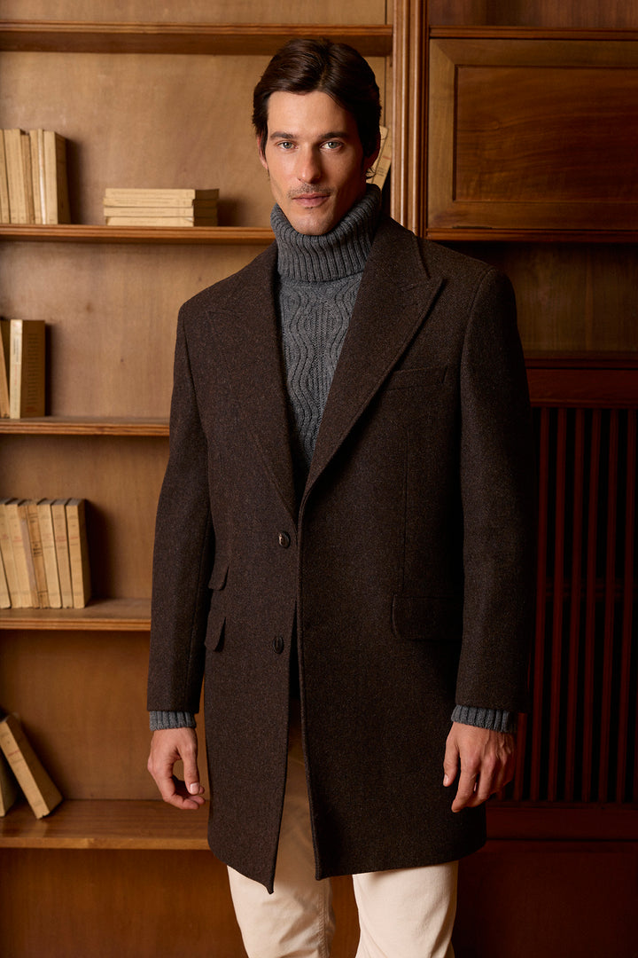 Abrigo Punta de Lanza 100 % Lana Marrón Caoba Solapas de 11 cm