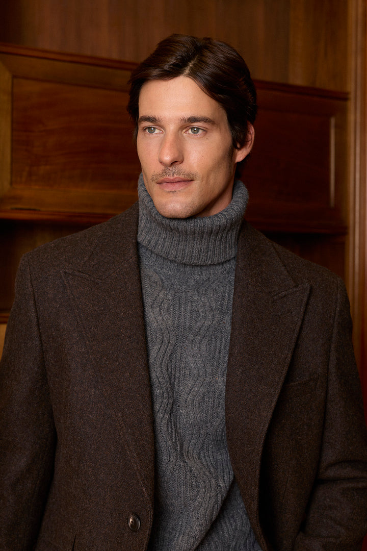 Abrigo Punta de Lanza 100 % Lana Marrón Caoba Solapas de 11 cm