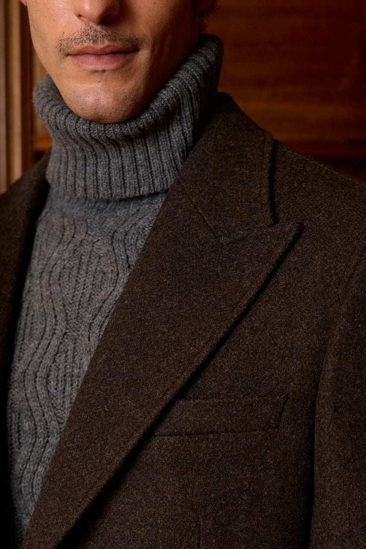 Abrigo Punta de Lanza 100 % Lana Marrón Caoba Solapas de 11 cm