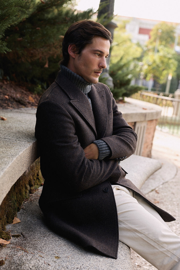 Abrigo Punta de Lanza 100 % Lana Marrón Caoba Solapas de 11 cm