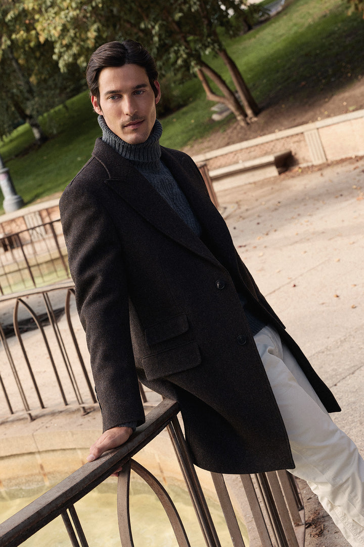 Abrigo Punta de Lanza 100 % Lana Marrón Caoba Solapas de 11 cm