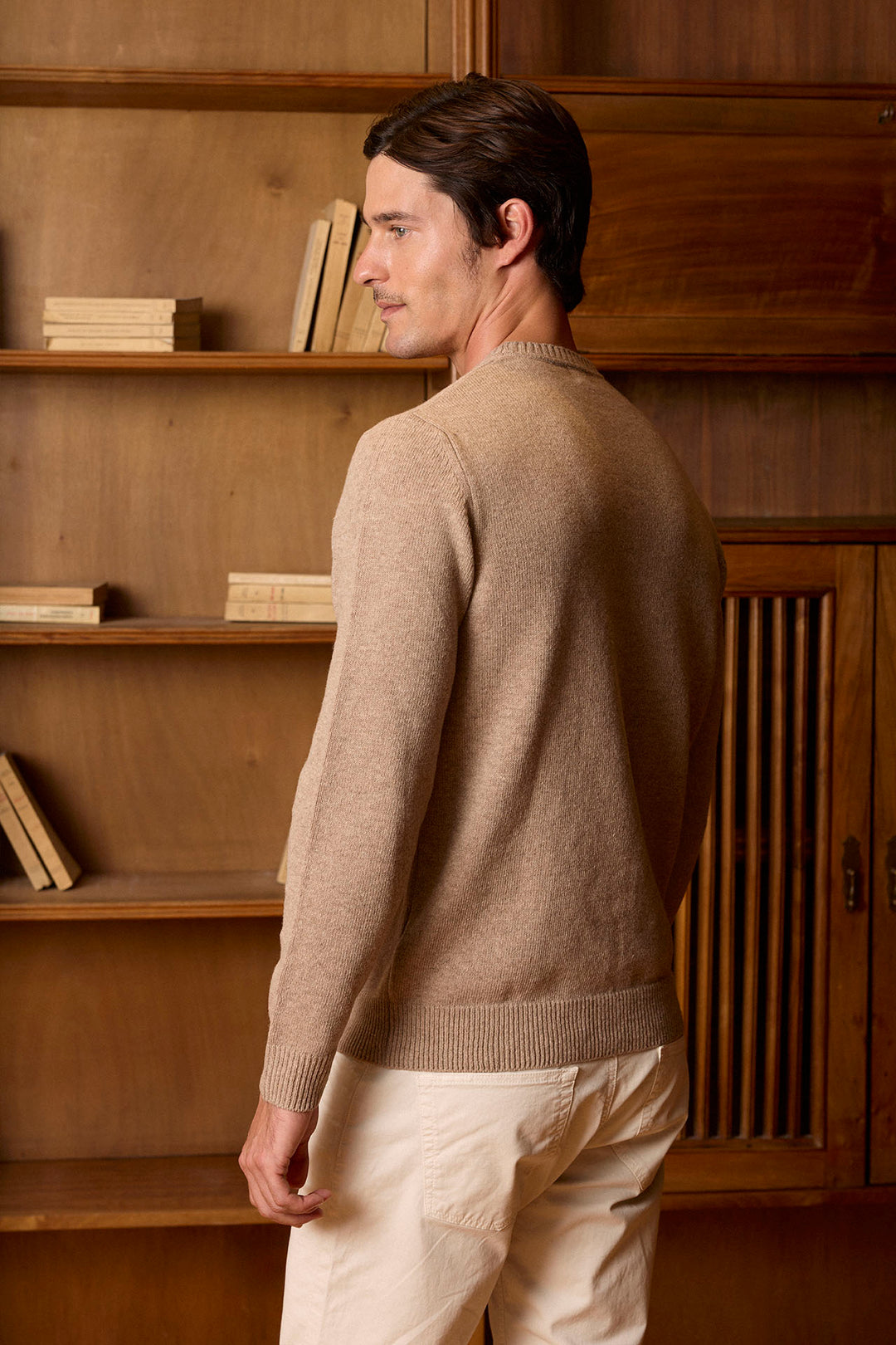 Bege sweater from lã de cordeiro with ferradura gola