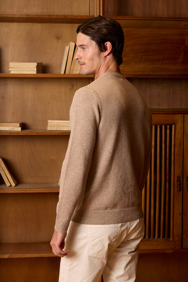 Bege sweater from lã de cordeiro with ferradura gola