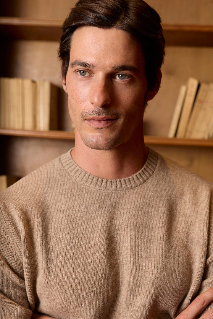Bege sweater from lã de cordeiro with ferradura gola