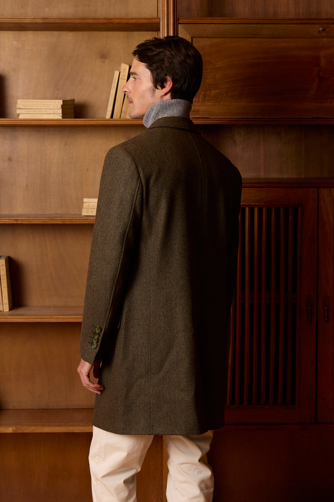 Abrigo Punta de Lanza 100% Lana Espiga Kaki Solapas 11 cm