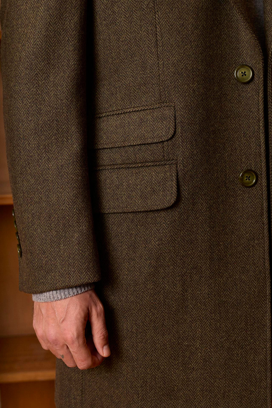 Abrigo Punta de Lanza 100% Lana Espiga Kaki Solapas 11 cm