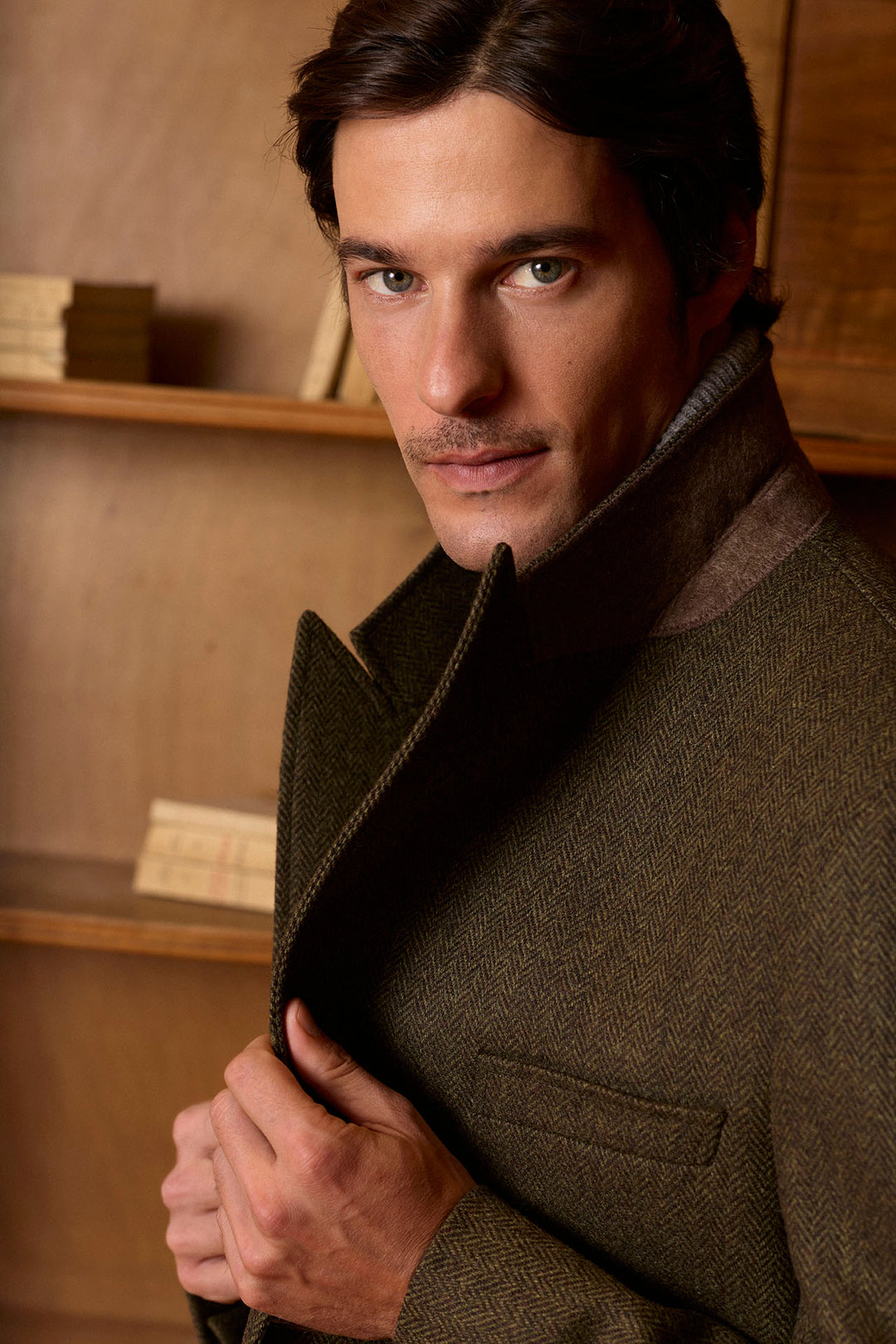 Abrigo Punta de Lanza 100% Lana Espiga Kaki Solapas 11 cm