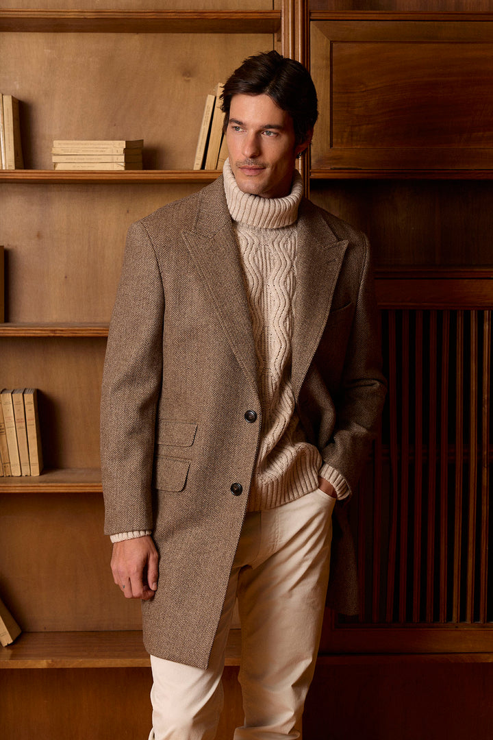 Casaco Punta de Lanza 100% Lã Bege Lapelas em pinha 11 cm