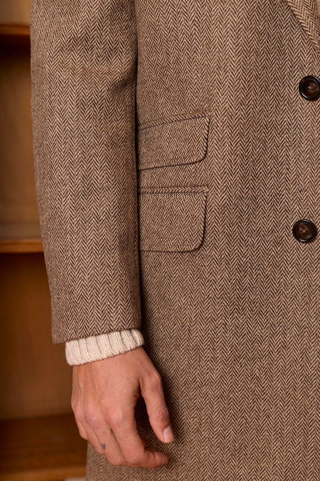 Casaco Punta de Lanza 100% Lã Bege Lapelas em pinha 11 cm