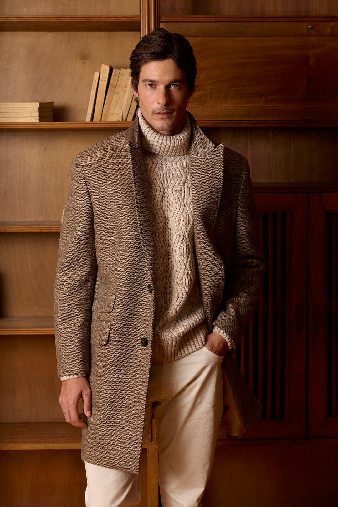 Casaco Punta de Lanza 100% Lã Bege Lapelas em pinha 11 cm