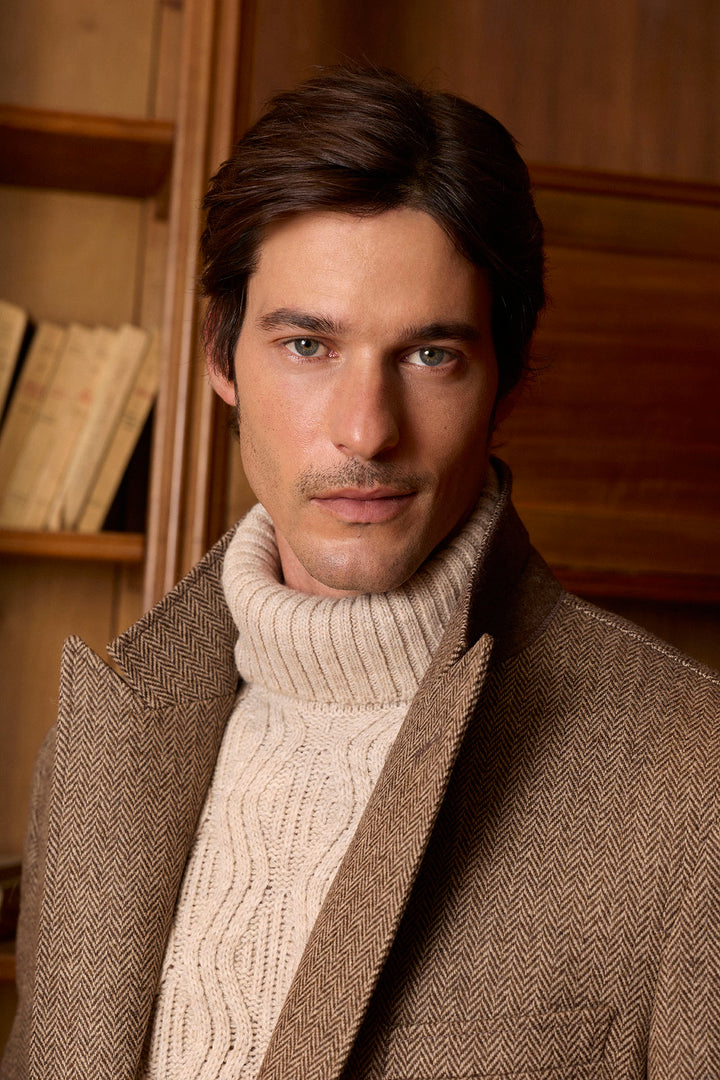 Casaco Punta de Lanza 100% Lã Bege Lapelas em pinha 11 cm