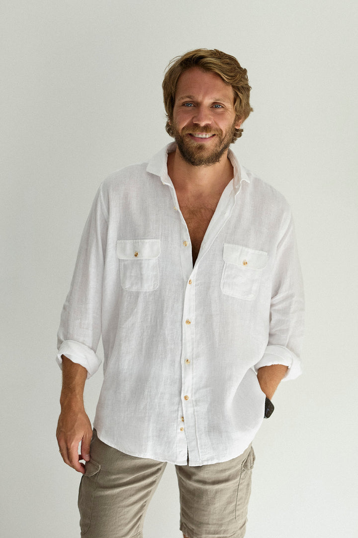Camisa de linho com 2 bolsos no peito, branca