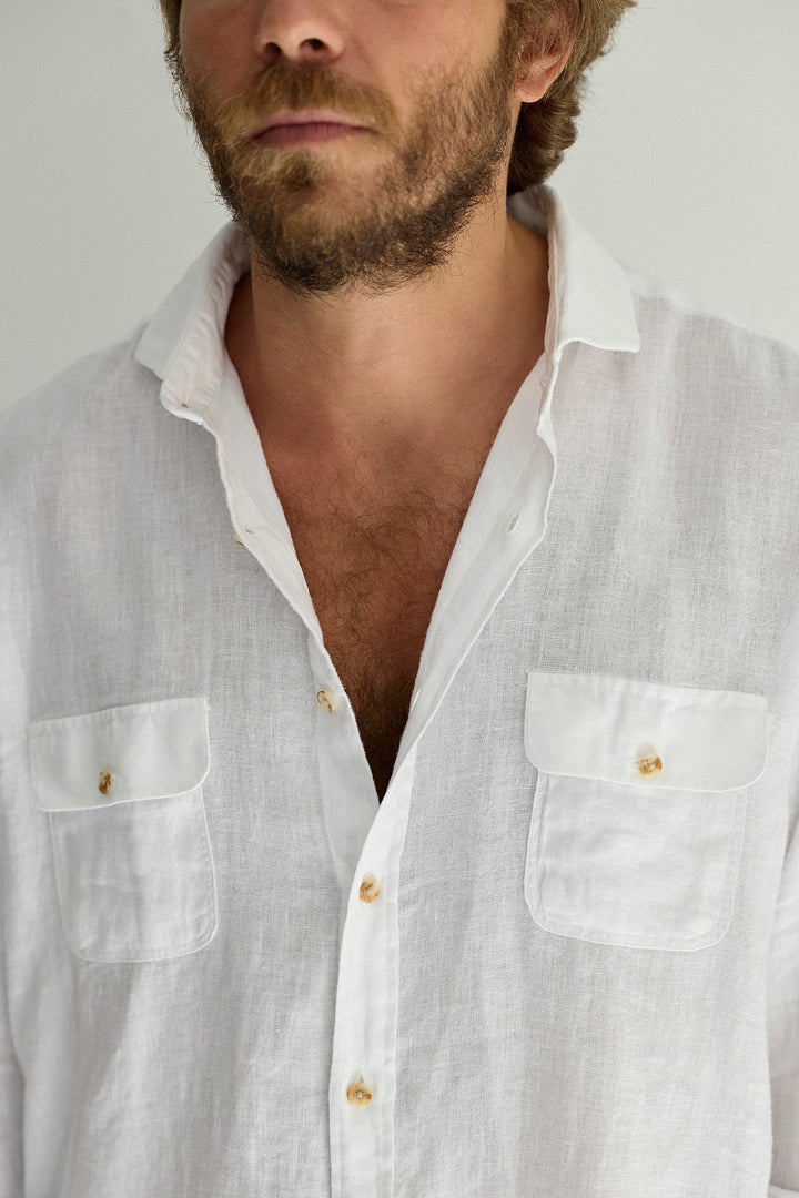 Camisa de linho com 2 bolsos no peito, branca