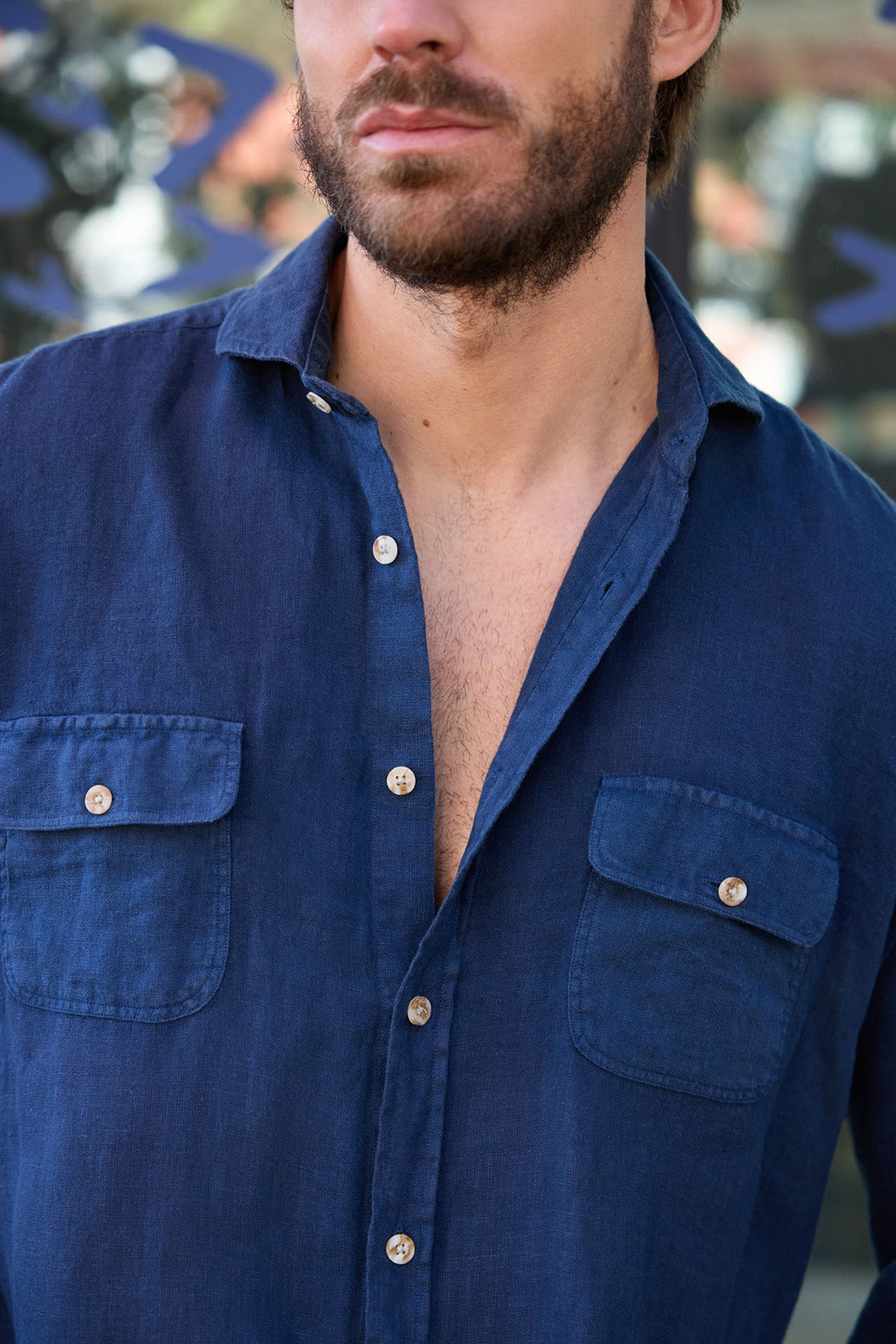 Camisa de linho azul marinho com 2 bolsos no peito
