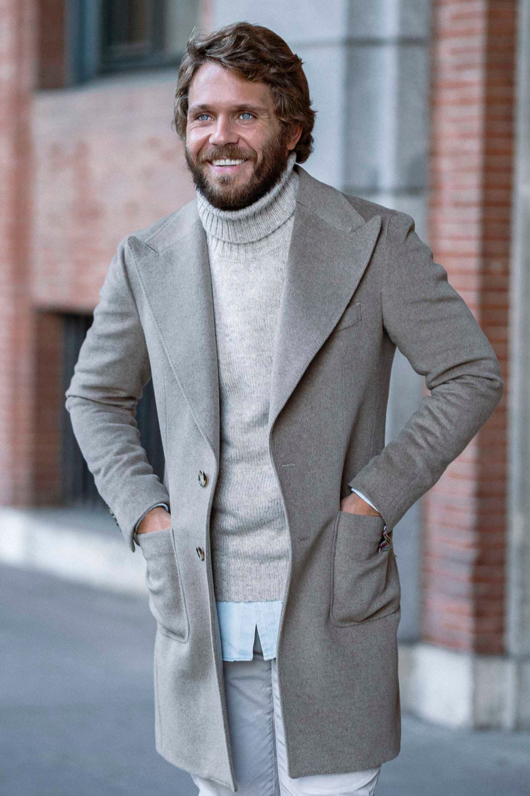 Beige MTM Coat with Straight Closure and 14cm Spear Point Lapel