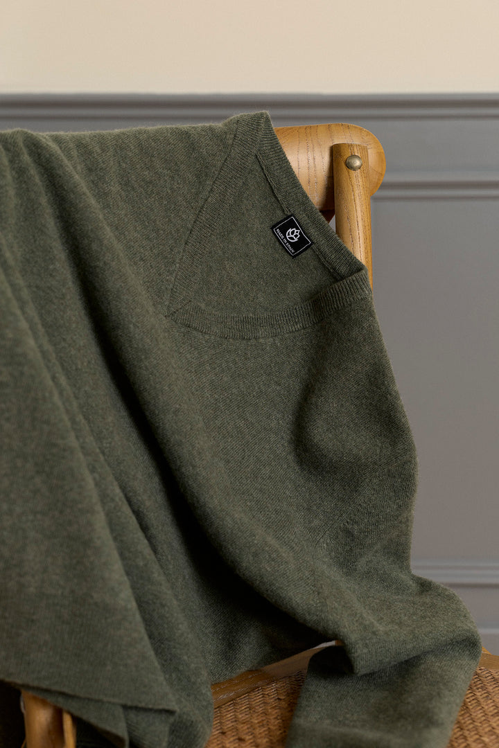 Jersey Cuello Pico Lana Virgen Extrafina Verde Desgastado