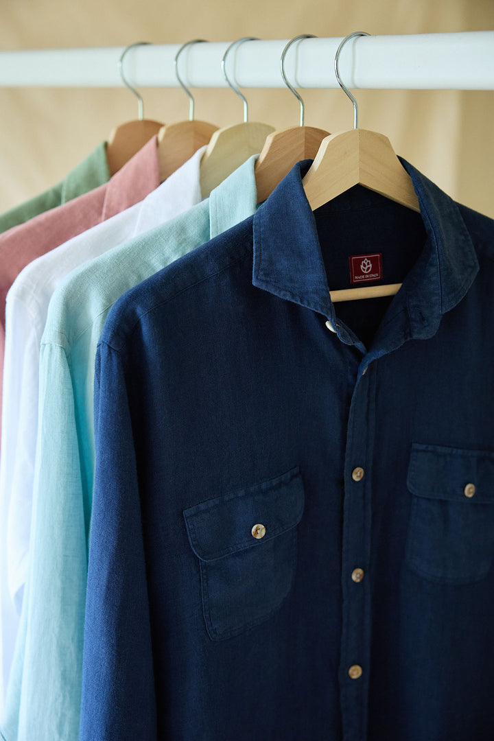 Camisa de linho azul marinho com 2 bolsos no peito