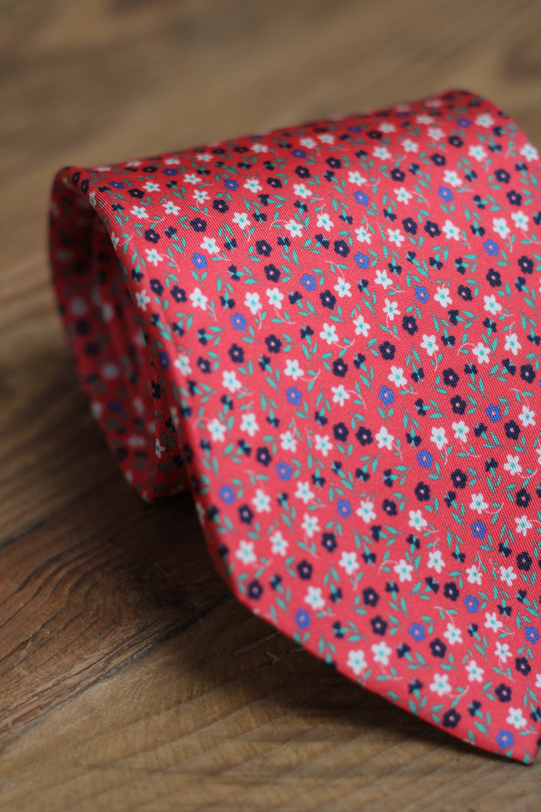 Corbata Siete Pliegues Seda Rojo Carmesí Diseño Floral Möbius