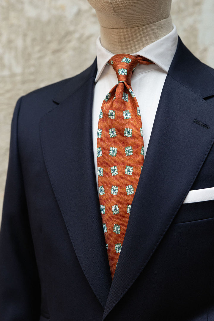 Gravata Napoli em seda laranja com flores verdes