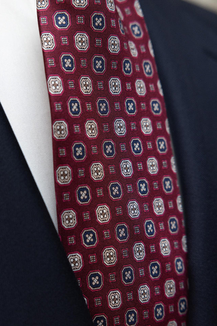 Corbata Napoli Seda Burdeos Geometria Octogonal Ocre