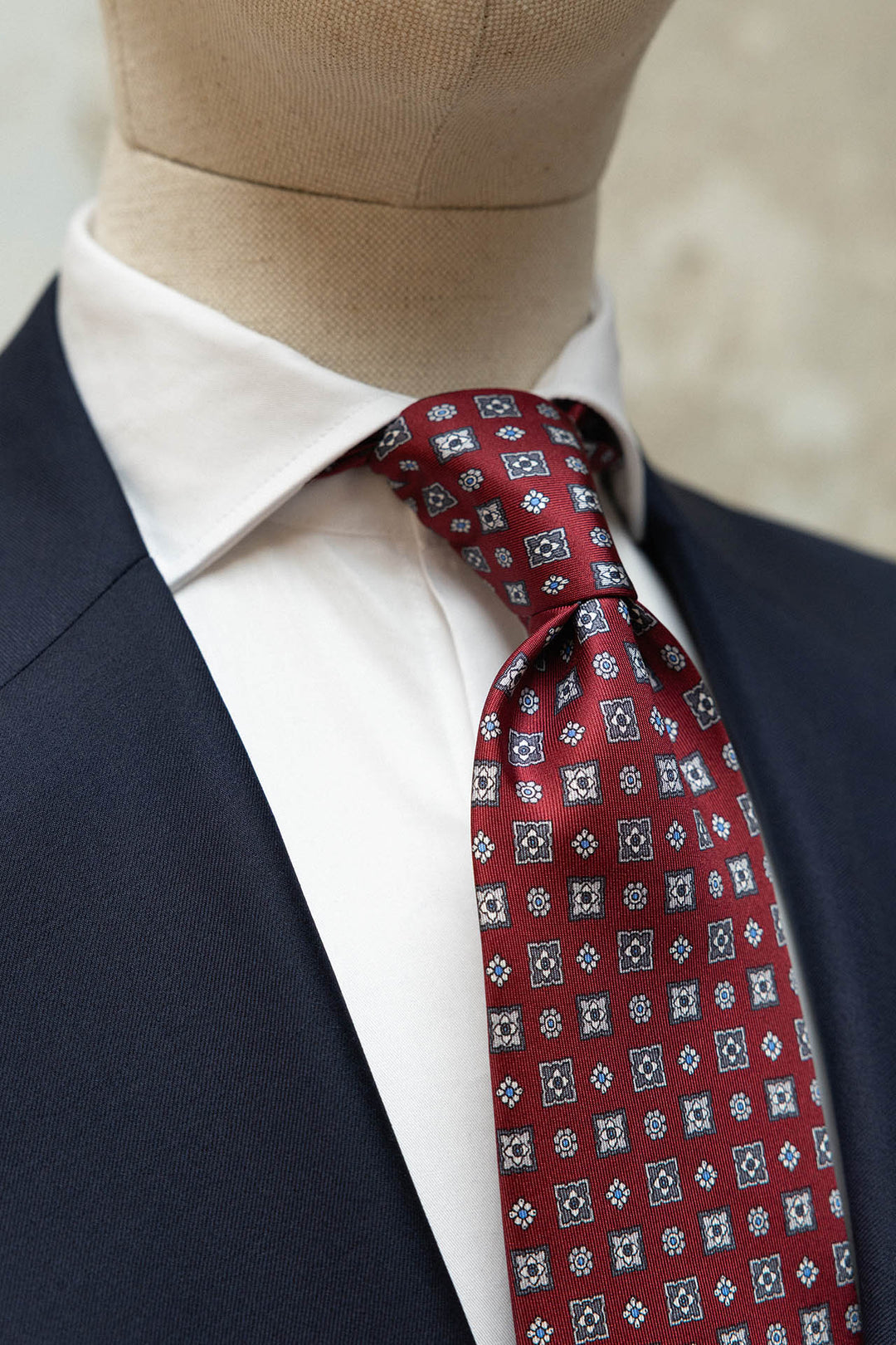 Corbata Napoli Seda Burdeos Geometría Mixta Gris