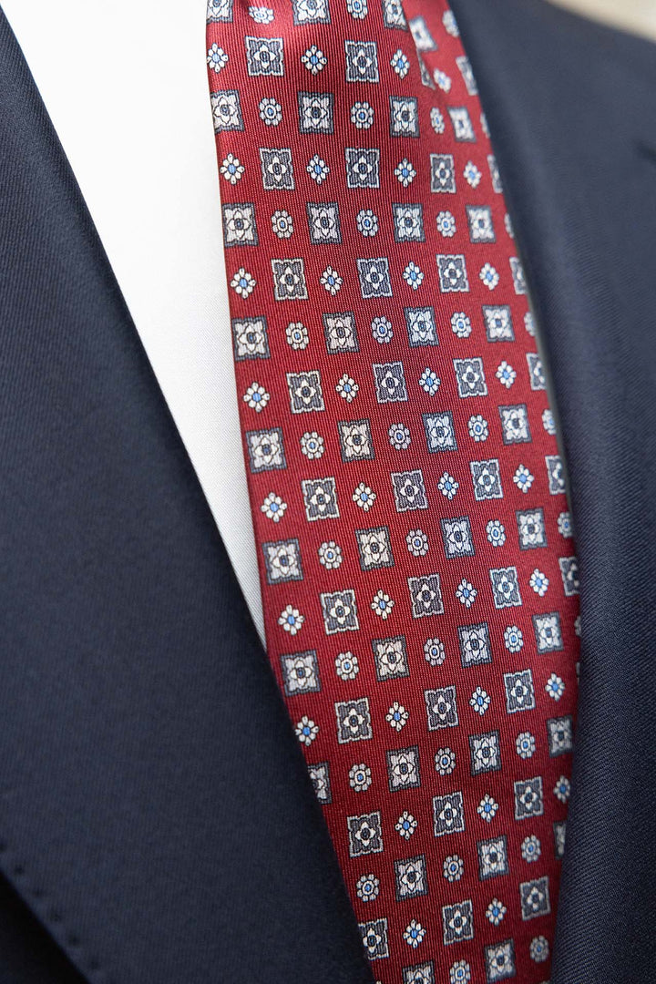 Corbata Napoli Seda Burdeos Geometría Mixta Gris