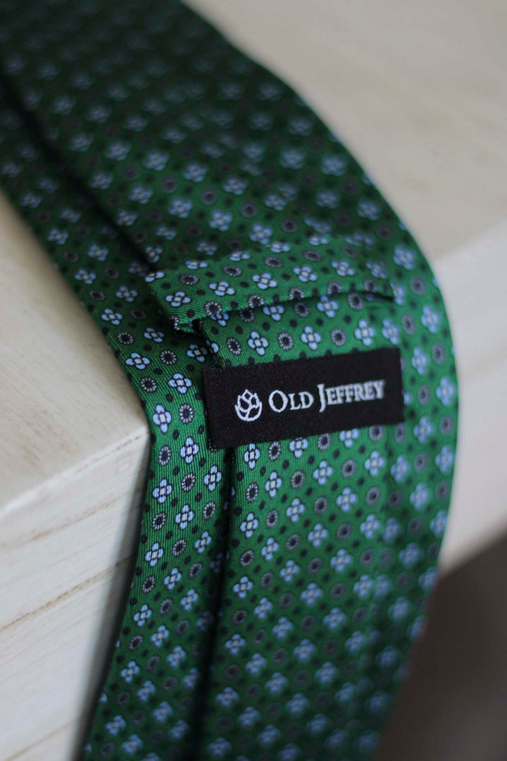 Green Silk Napoli Tie with Light Blue Daisies