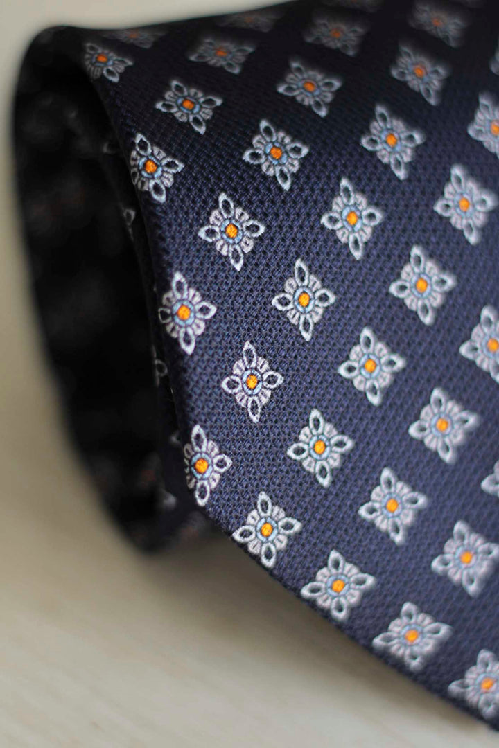 Corbata Seda de Garza Azul Marino Estrellas Geométricas Blanco Hueso