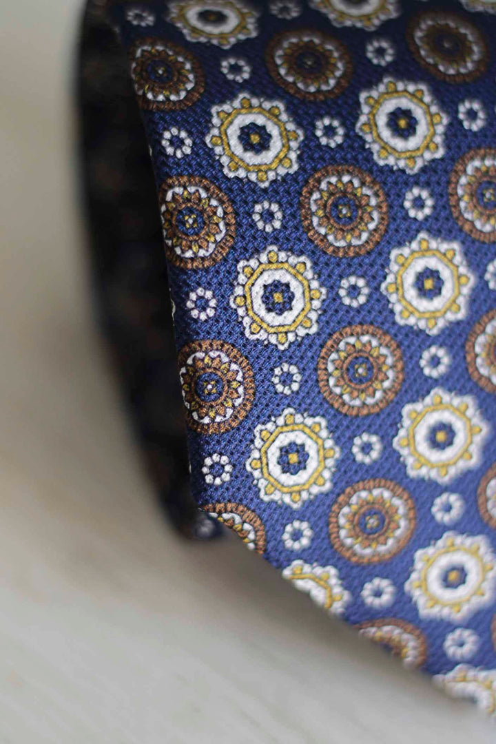 Corbata Seda de Garza Azul Royal Geometría Amarillo, Ocre y Blanco