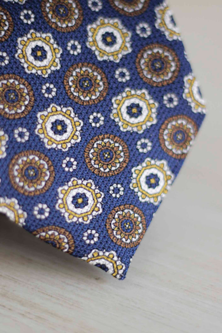 Corbata Seda de Garza Azul Royal Geometría Amarillo, Ocre y Blanco