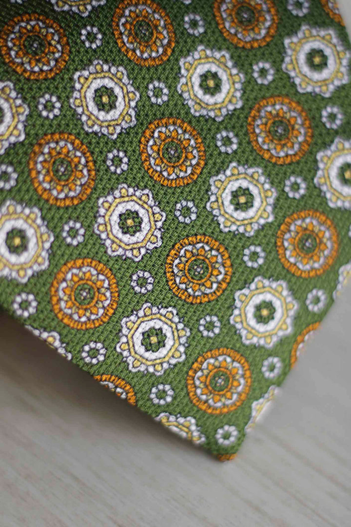 Corbata Seda de Garza Verde Albahaca Geometría Amarilla y Blanca