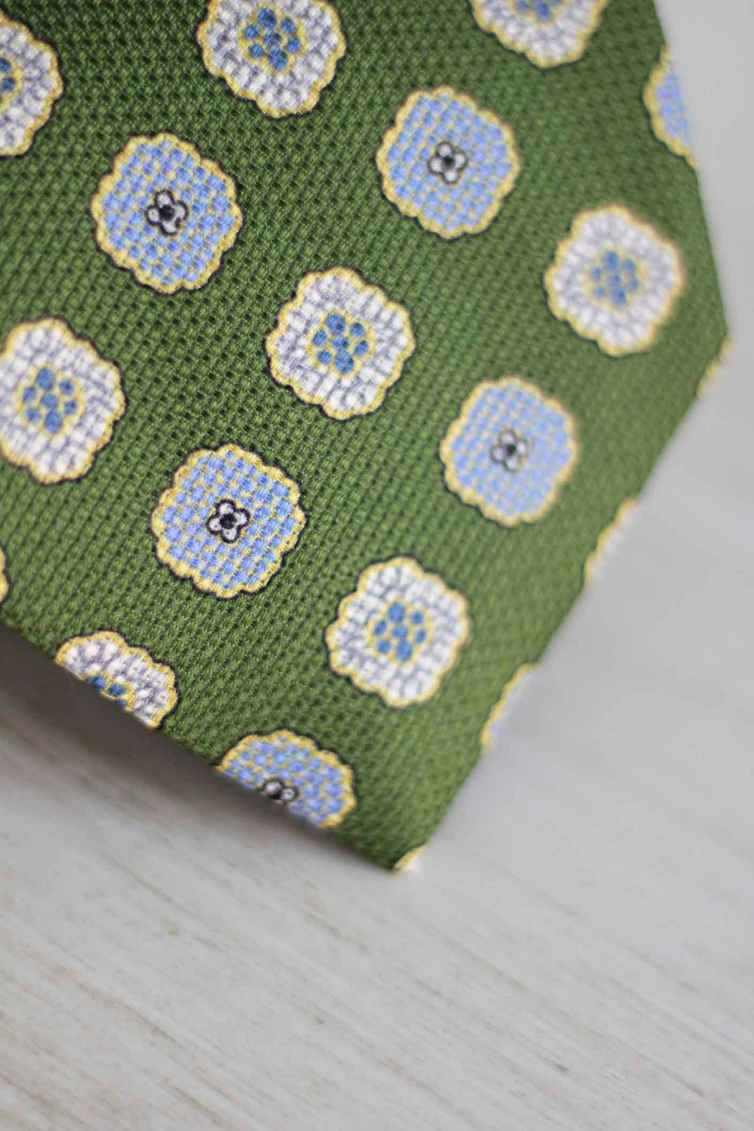 Spring Green Heron Silk Tie with Light Blue and White Plaster Daisies