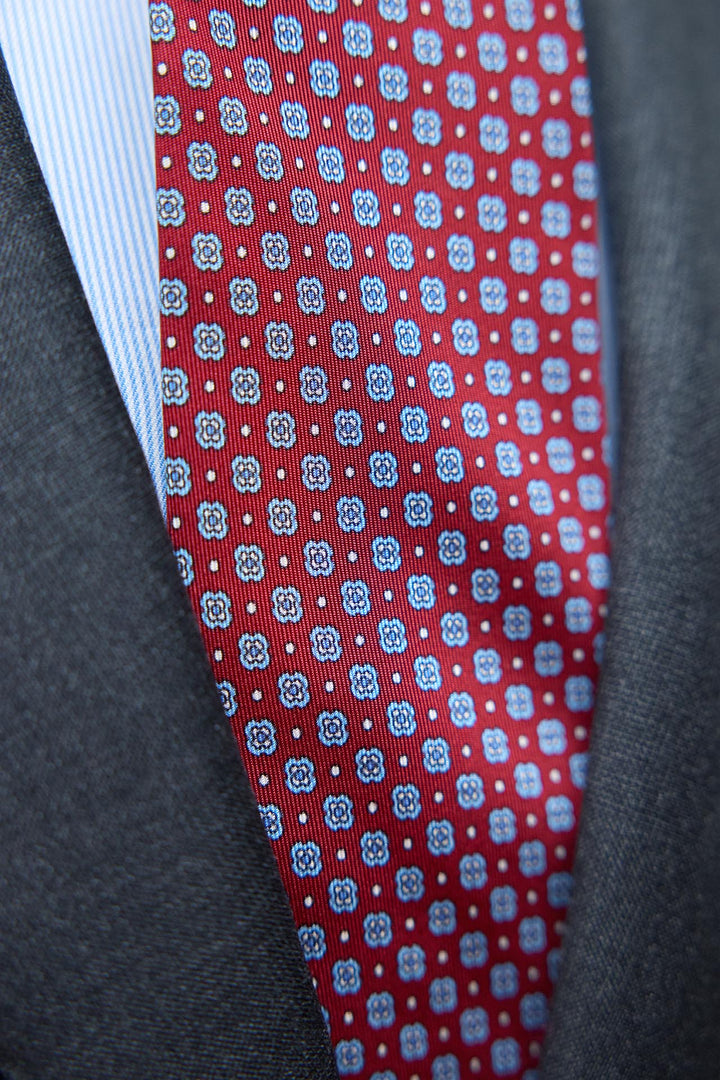 Corbata Napoli Seda Rojo Rubí Geometría Celeste y Blanco