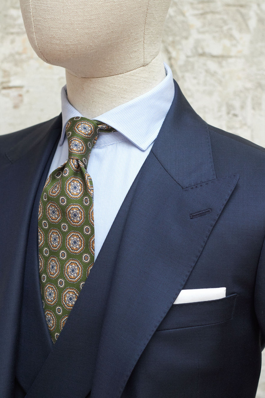 Dark Lead Blue 3 Piece Suit with 10,5 cm Spear Point Lapel