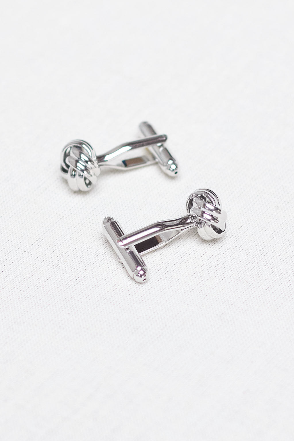 Interlocking Knot Cufflink Circular Strand Medium Thickness