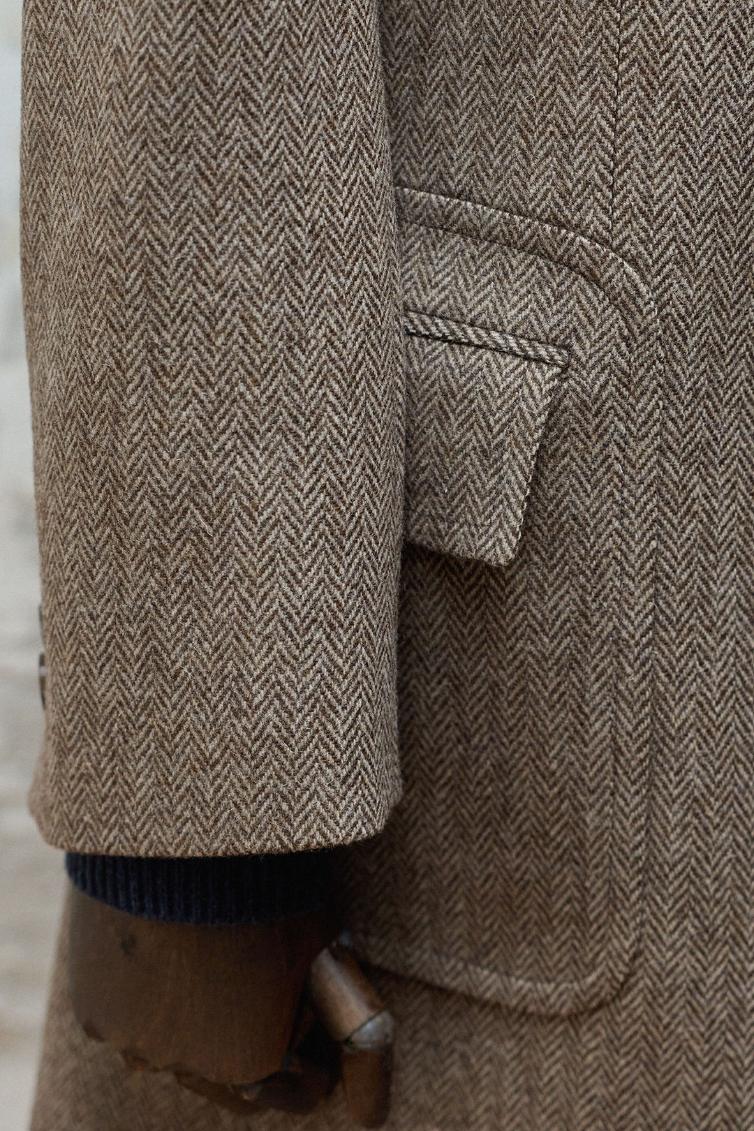 Abrigo Solapa Punta de Lanza Espiga Marrón