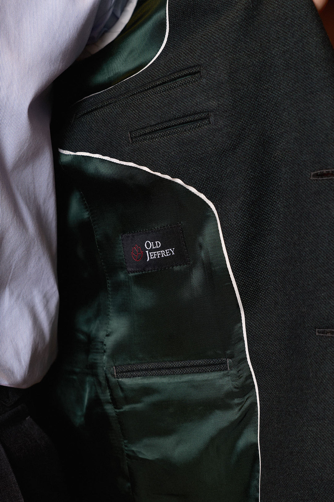 Blazer de linho marrom com lapela espinha de peixe