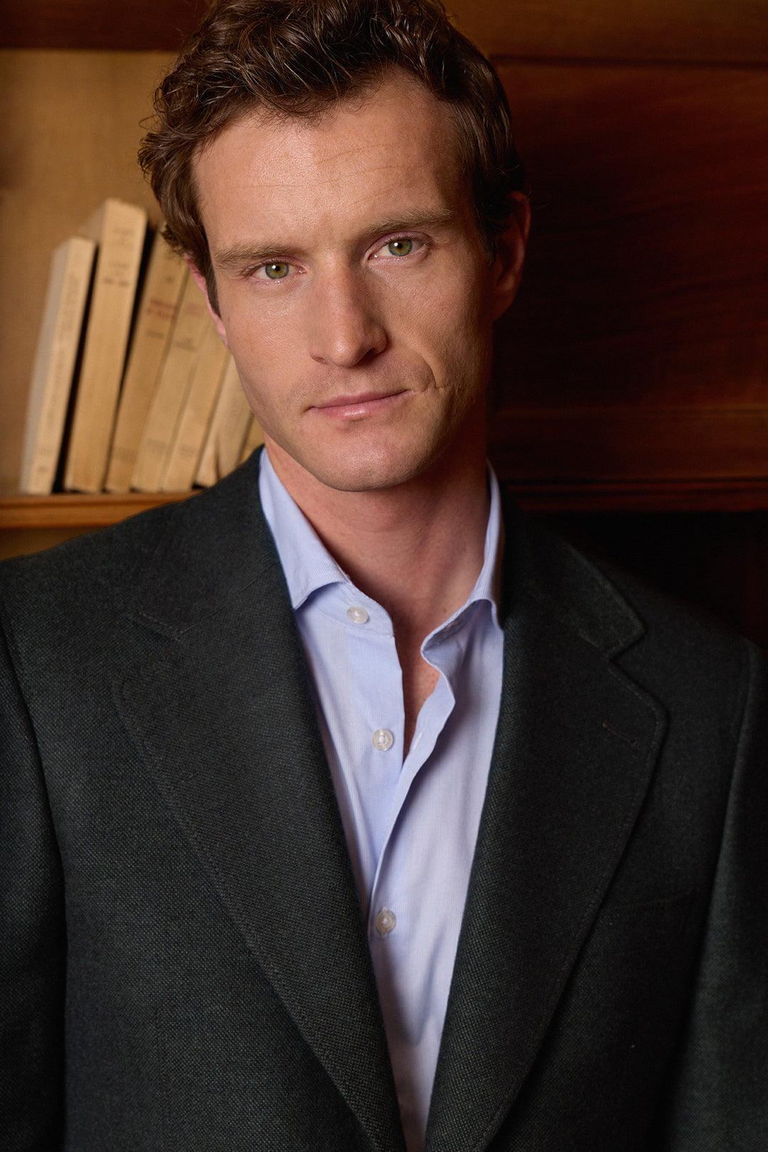 Blazer de linho marrom com lapela espinha de peixe