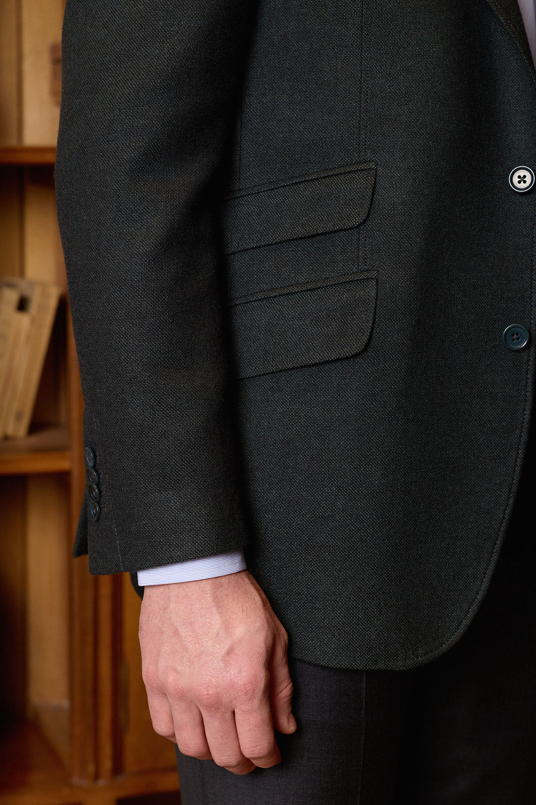 Blazer de linho marrom com lapela espinha de peixe