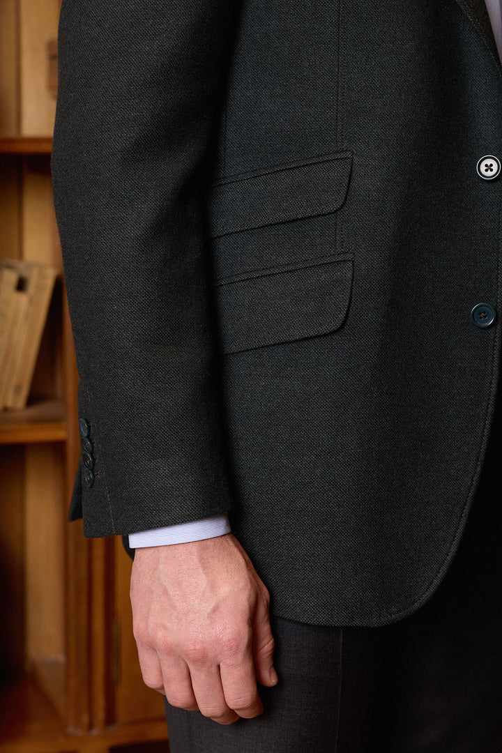 Blazer de linho marrom com lapela espinha de peixe