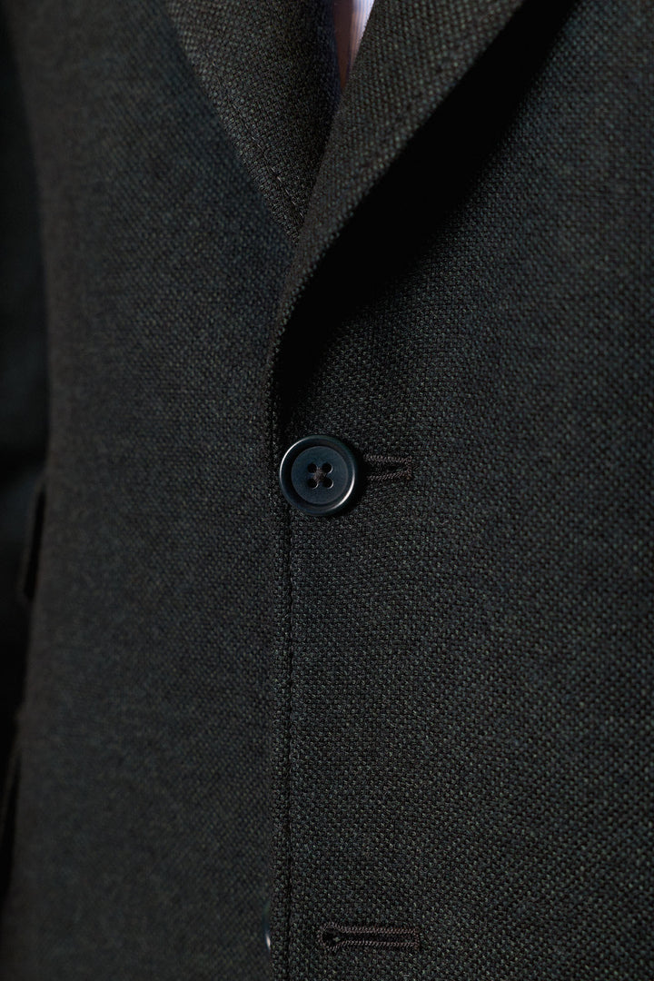 Blazer de linho marrom com lapela espinha de peixe