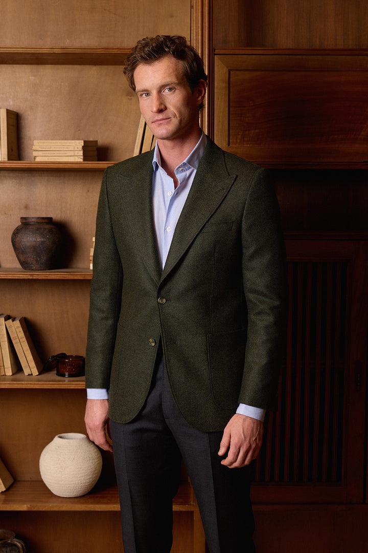 Blazer de linho marrom com lapela espinha de peixe