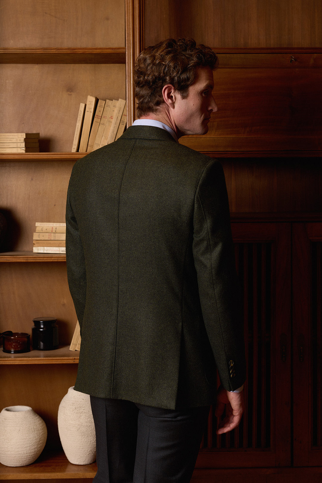 Blazer de linho marrom com lapela espinha de peixe